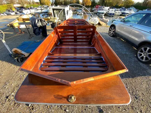 Custom Boats Classic Mahogany Punt