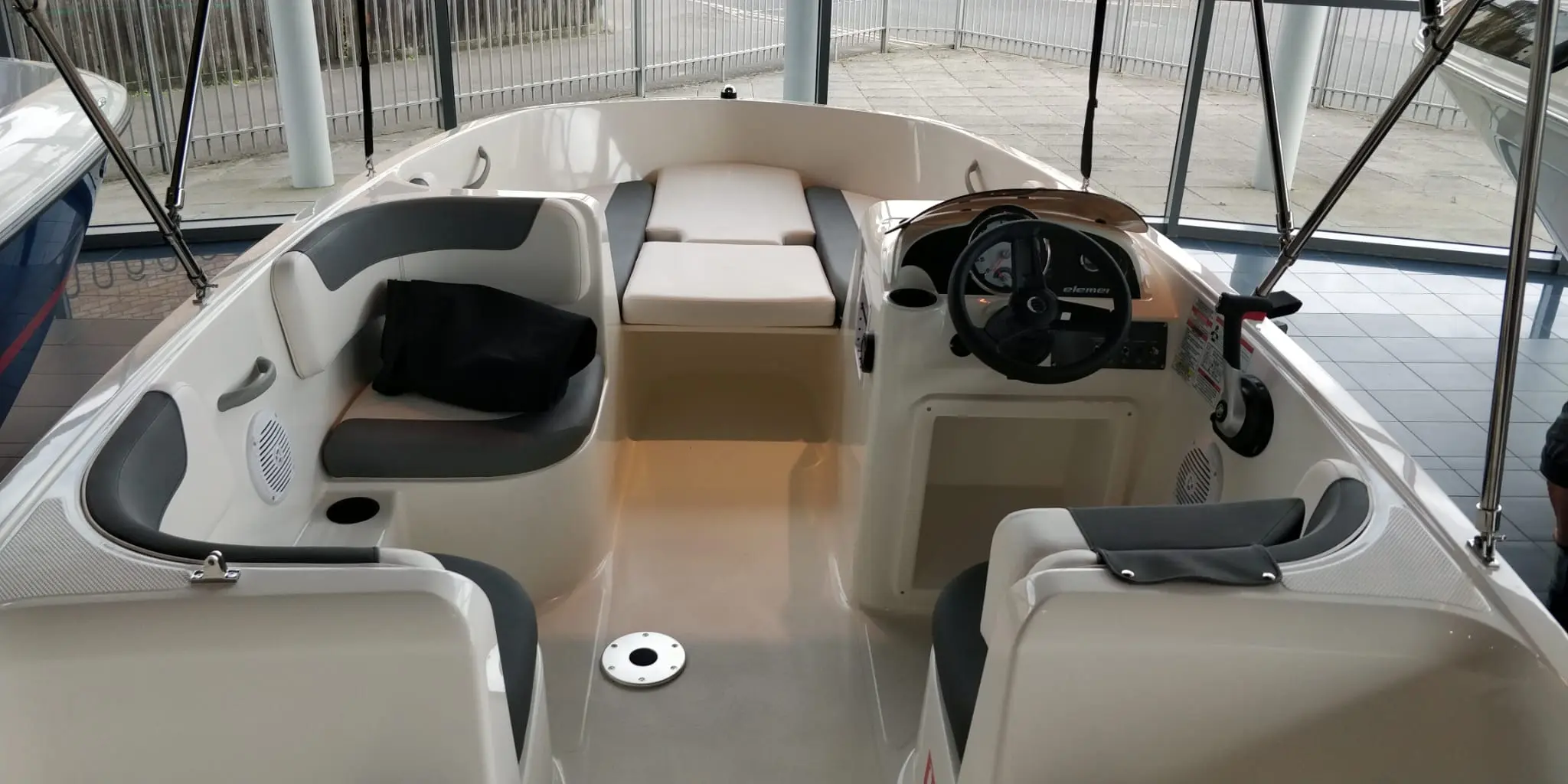 2021 Bayliner element e16