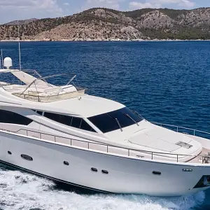 2004 Ferretti Yachts 880