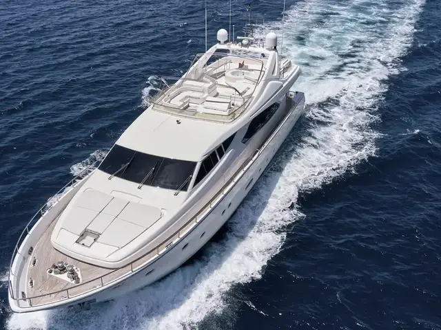 Ferretti Yachts 880