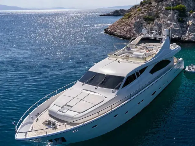 Ferretti Yachts 880