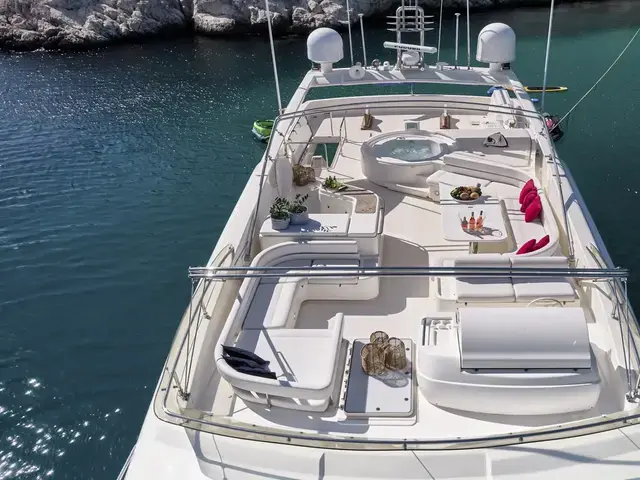 Ferretti Yachts 880