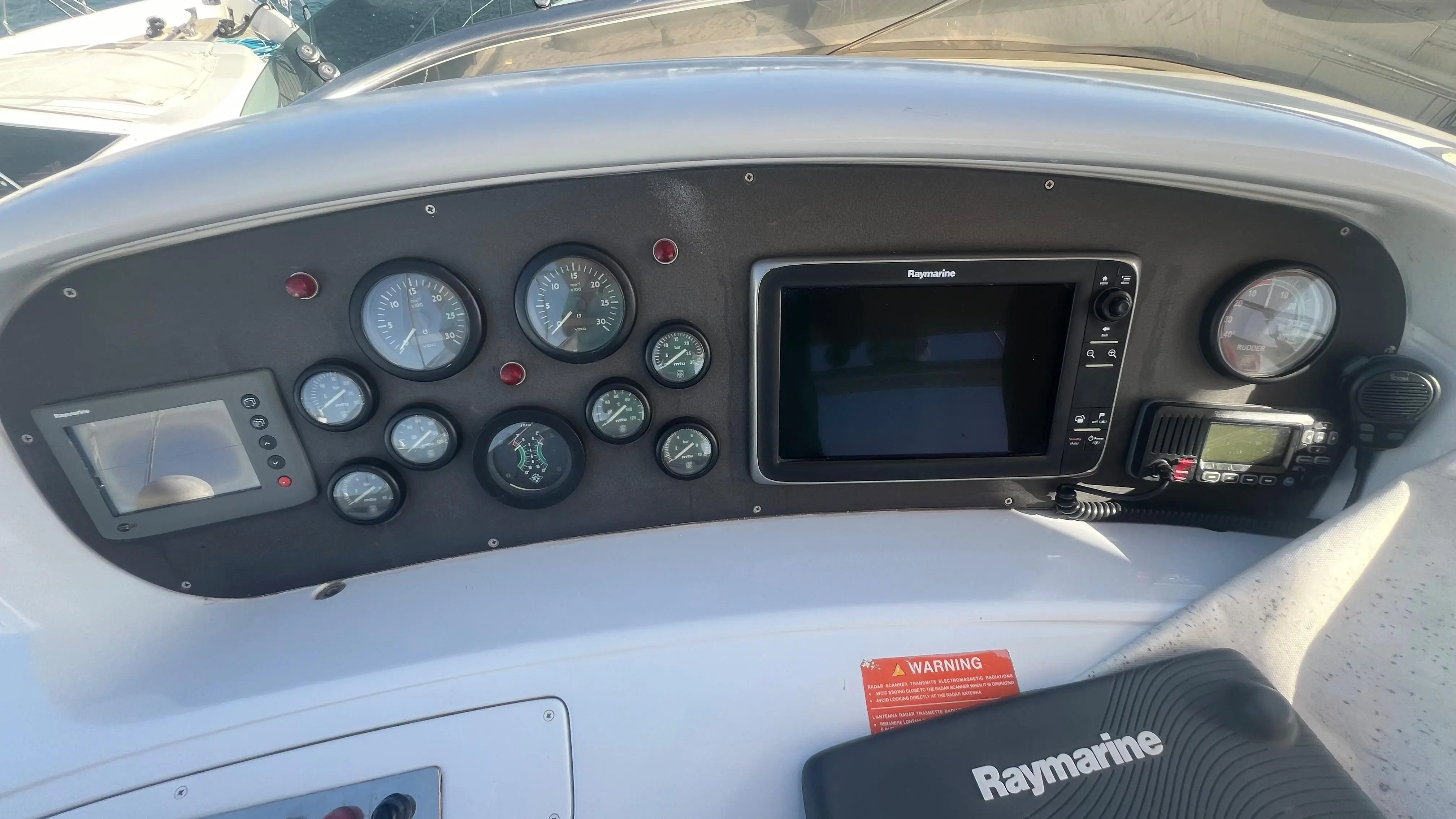 2003 Azimut 68 plus