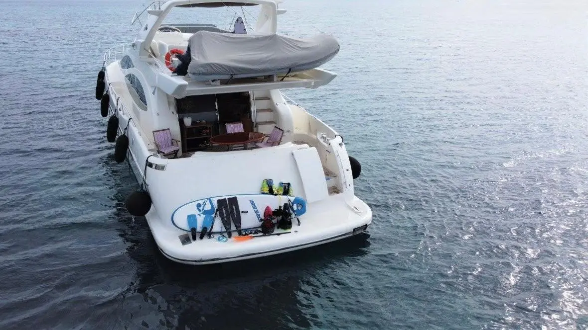 2001 Azimut 68 plus