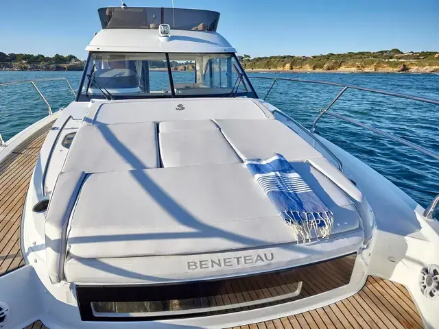 Beneteau Antares 12 Outboard