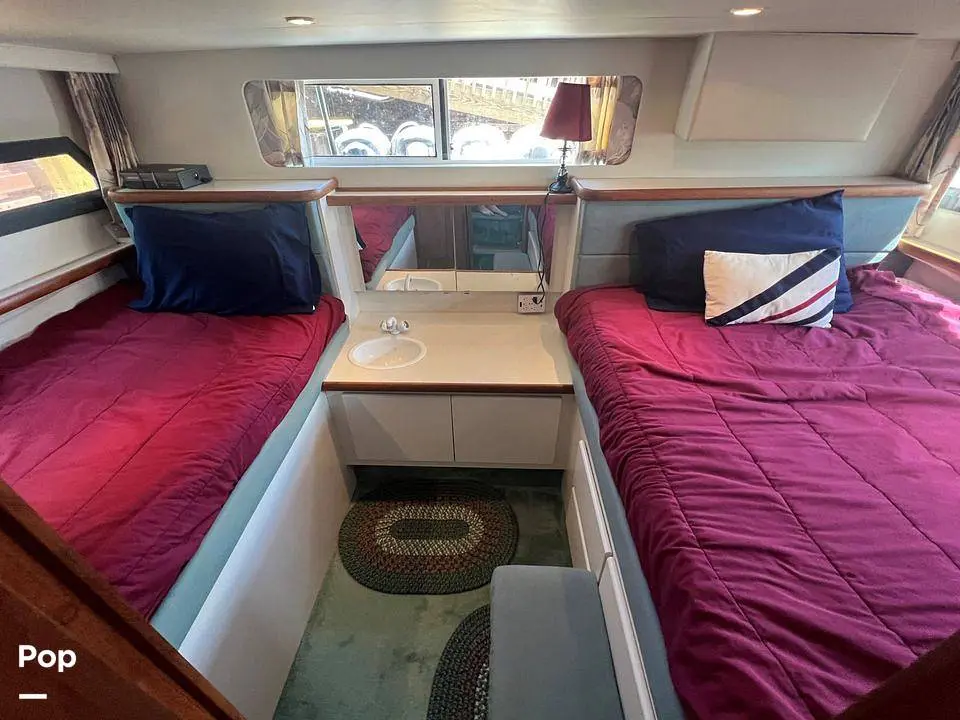 1995 Carver 325 aft cabin