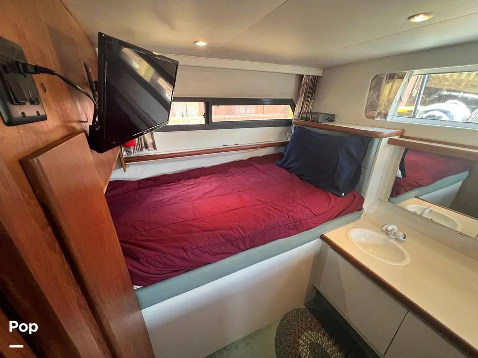 1995 Carver 325 aft cabin