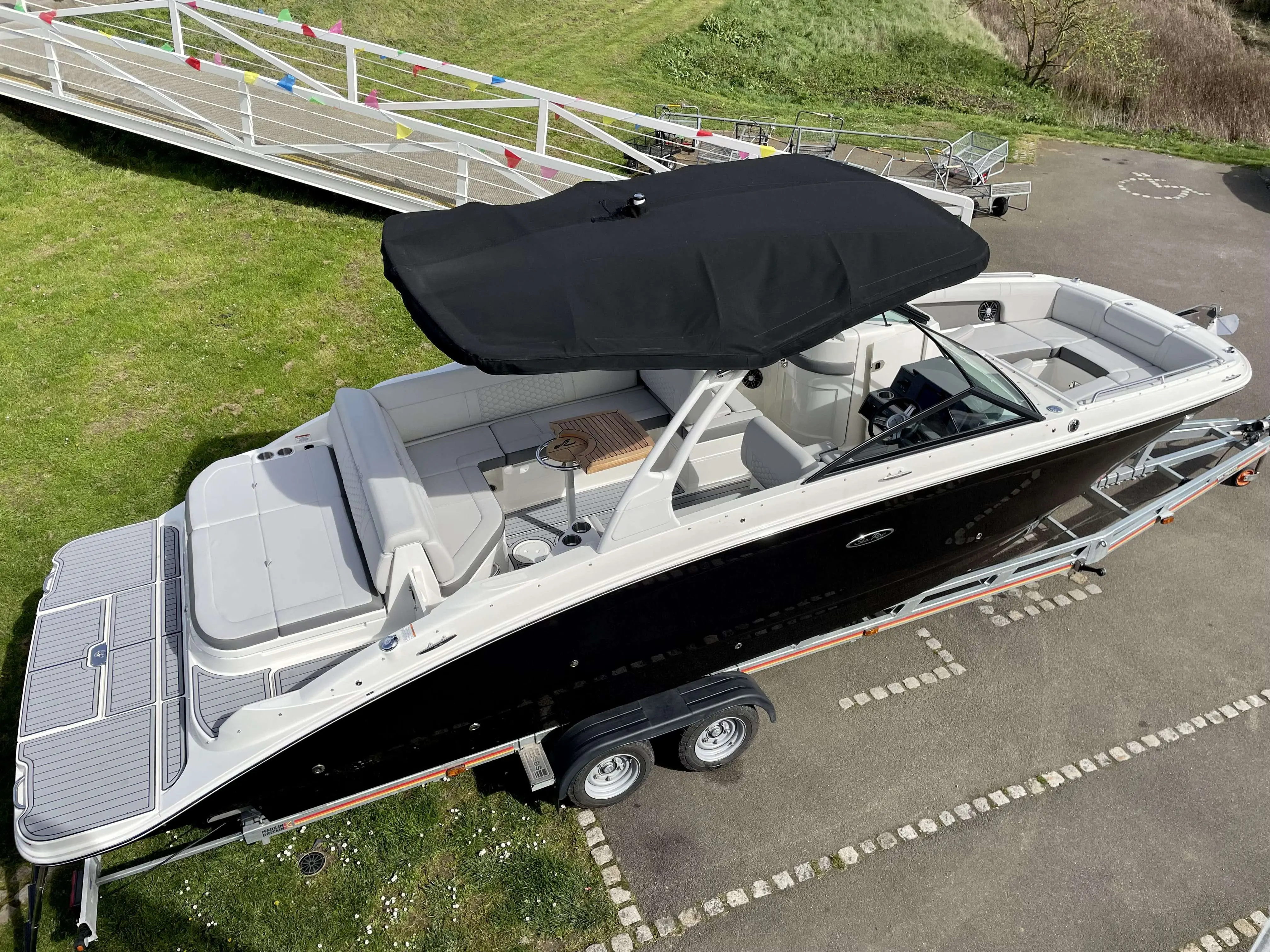 2024 Sea Ray 270 sdxe