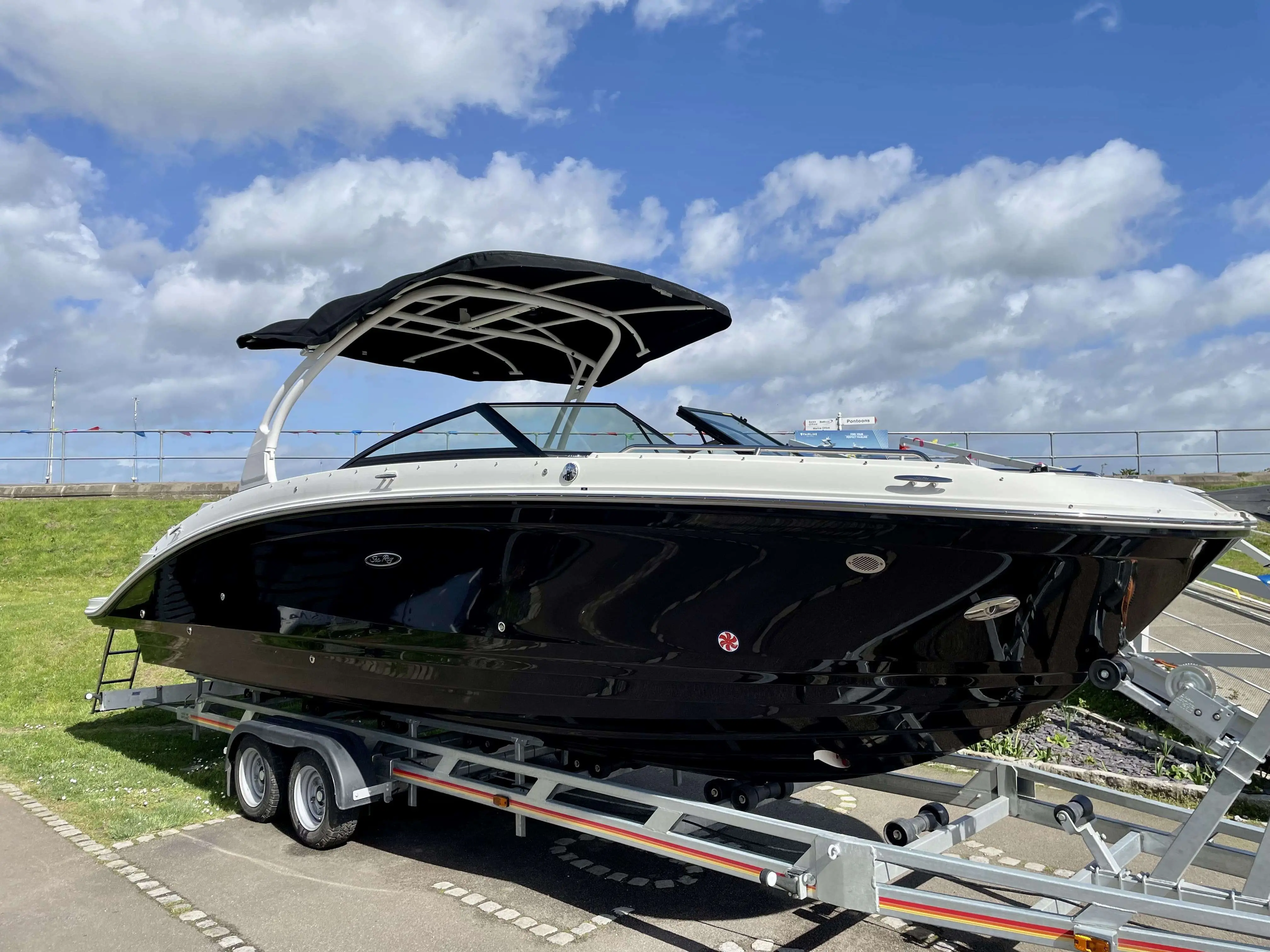 2024 Sea Ray 270 sdxe