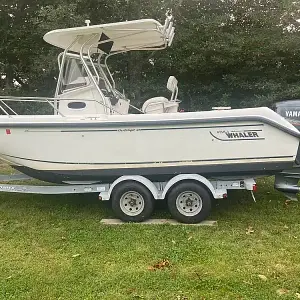 2001 Boston Whaler 21 Outrage