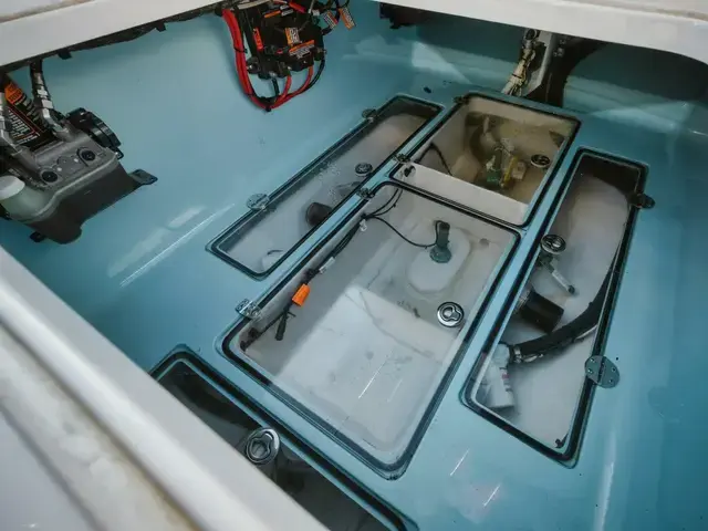 Bahama 41 Center Console