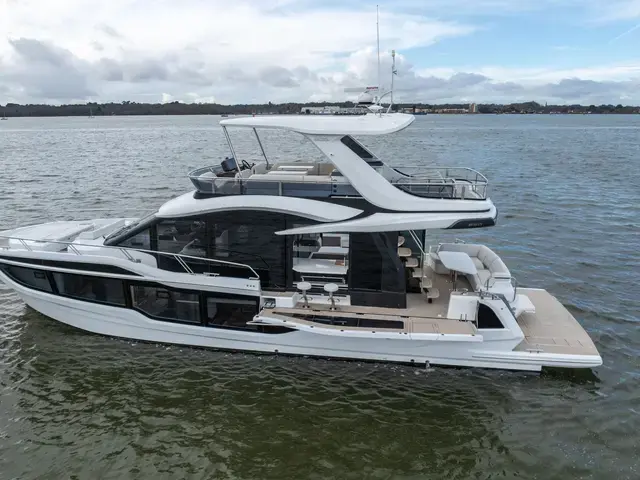 Galeon 560 fly