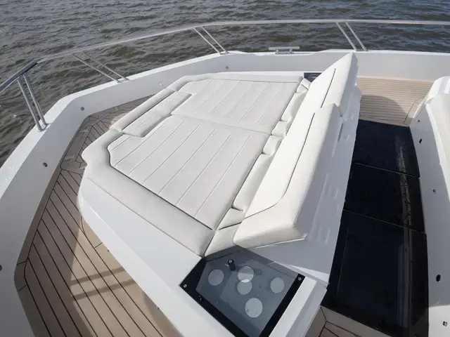 Galeon 560 Fly