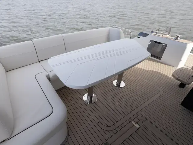 Galeon 560 Fly