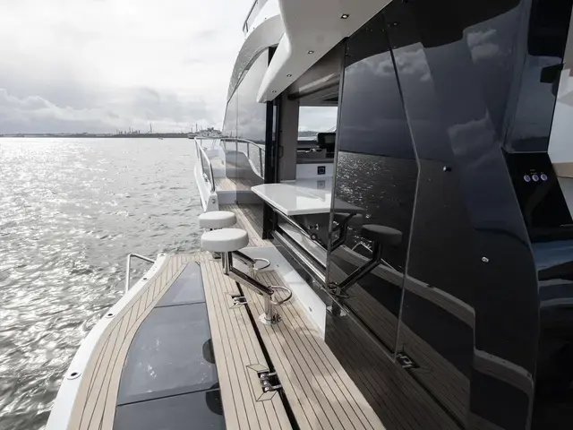 Galeon 560 Fly