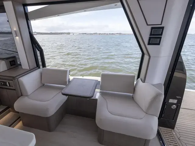 Galeon 560 Fly