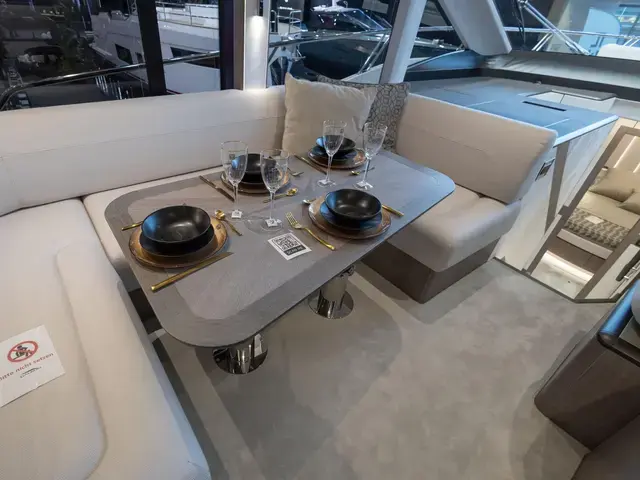 Galeon 560 Fly