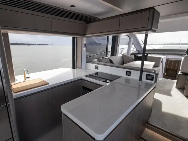 Galeon 560 Fly