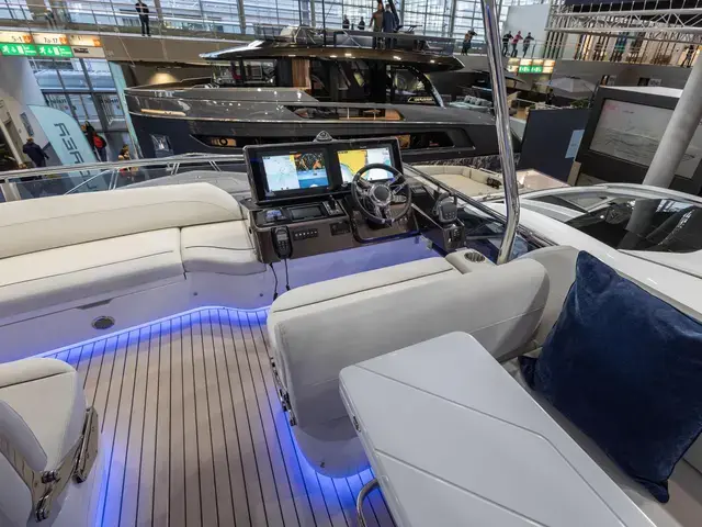 Galeon 560 Fly