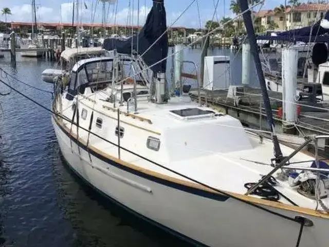 Pacific Seacraft Crealock 37