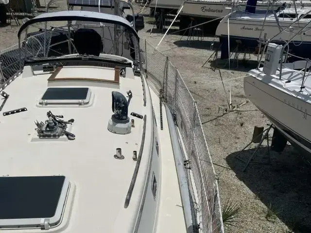 Pacific Seacraft Crealock 37