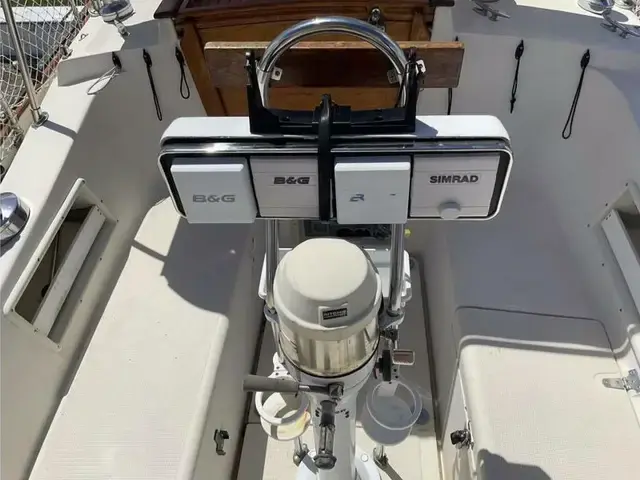 Pacific Seacraft Crealock 37