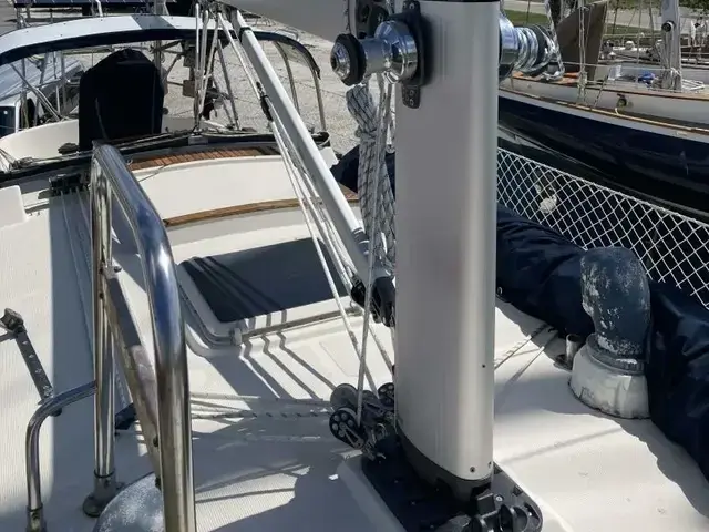 Pacific Seacraft Crealock 37