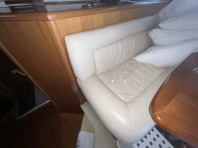 Riviera 48 Flybridge