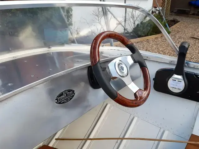 Pearly Miss Aluminium Classic Speed Boat