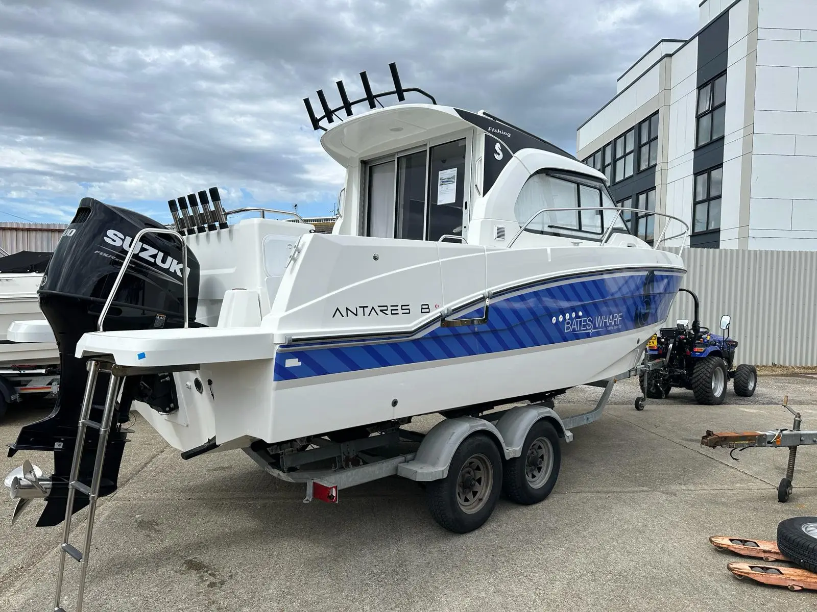 2022 Beneteau antares 8 v2 outboard