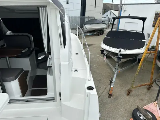 Beneteau Antares 8  V2 Outboard