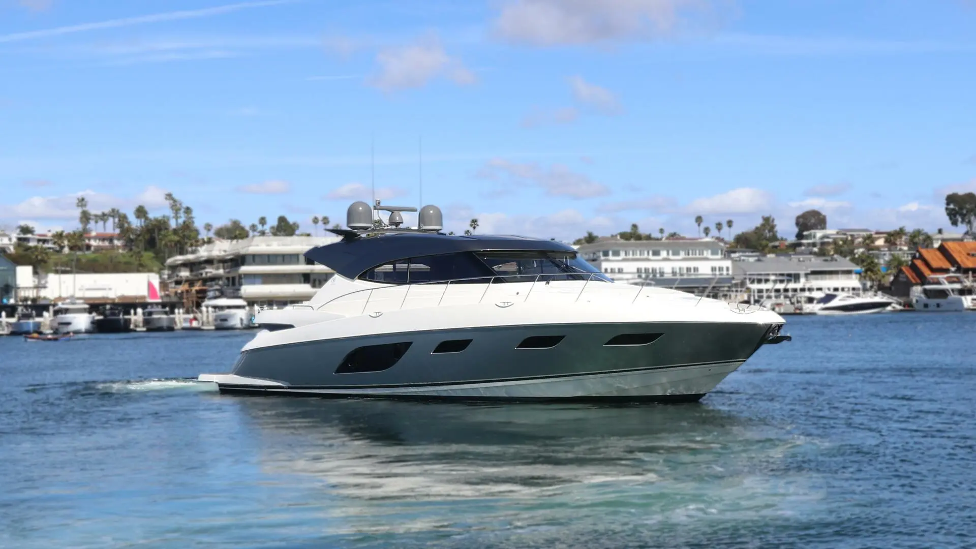 2020 Riviera 6000 sport yacht