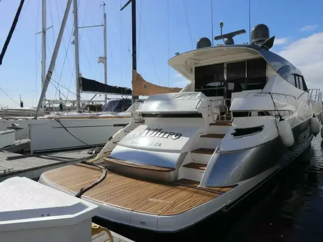 Riviera 6000 Sport Yacht