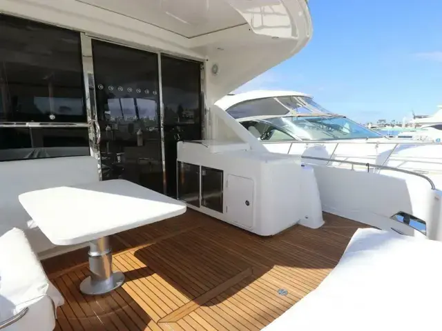 Riviera 6000 Sport Yacht