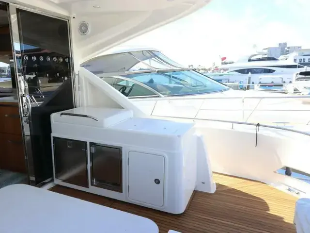 Riviera 6000 Sport Yacht