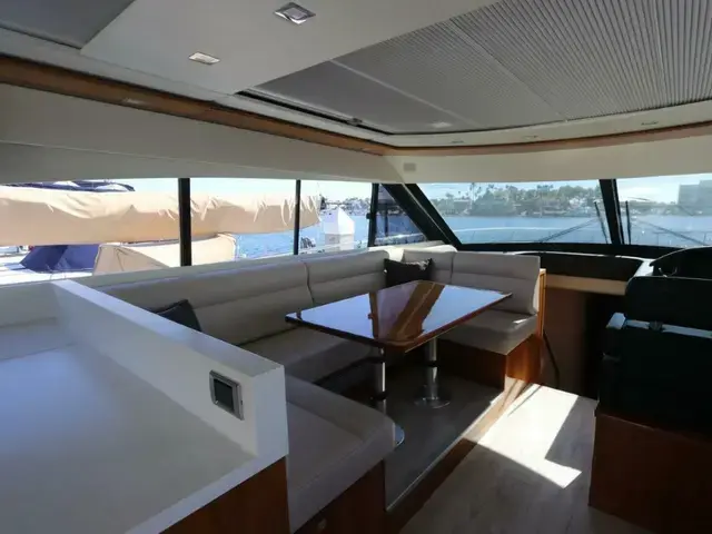 Riviera 6000 Sport Yacht