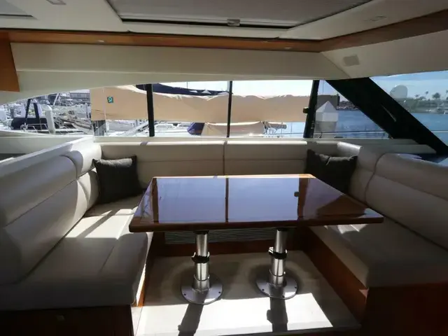 Riviera 6000 Sport Yacht