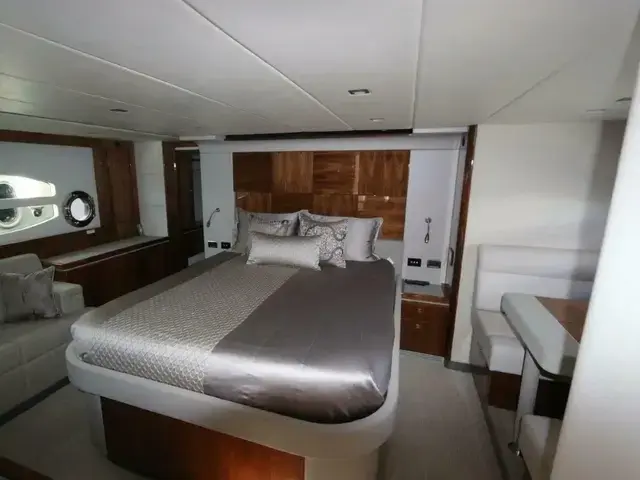 Riviera 6000 Sport Yacht