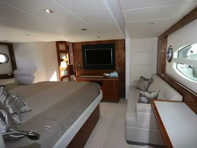 Riviera 6000 Sport Yacht