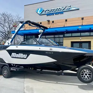 2023 Malibu 23 LSV