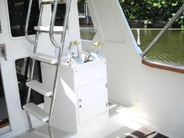 Offshore Yachts Raised Pilothouse