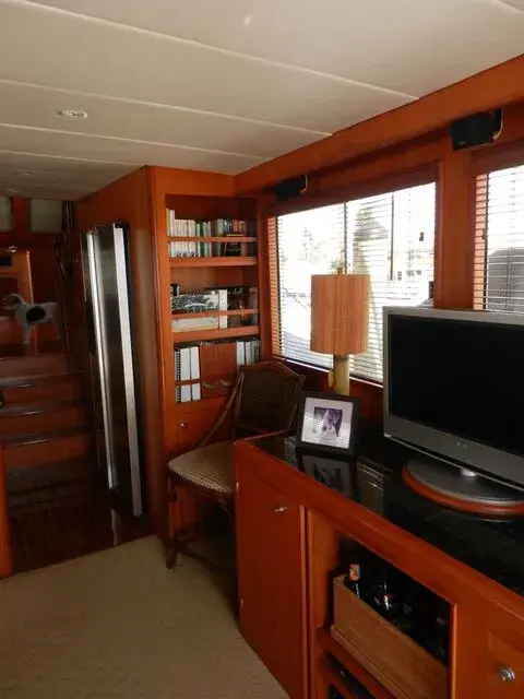 GRAND ALASKAN Raised Pilothouse