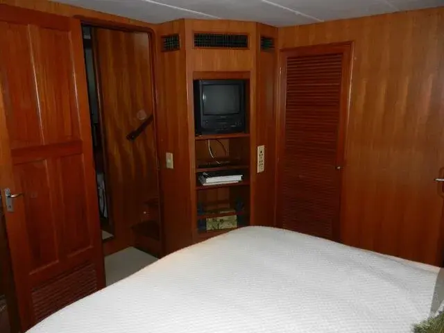 GRAND ALASKAN Raised Pilothouse