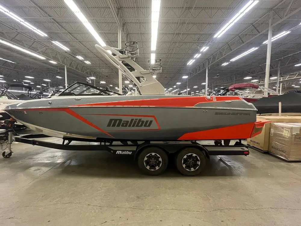 2018 Malibu 23 lsv