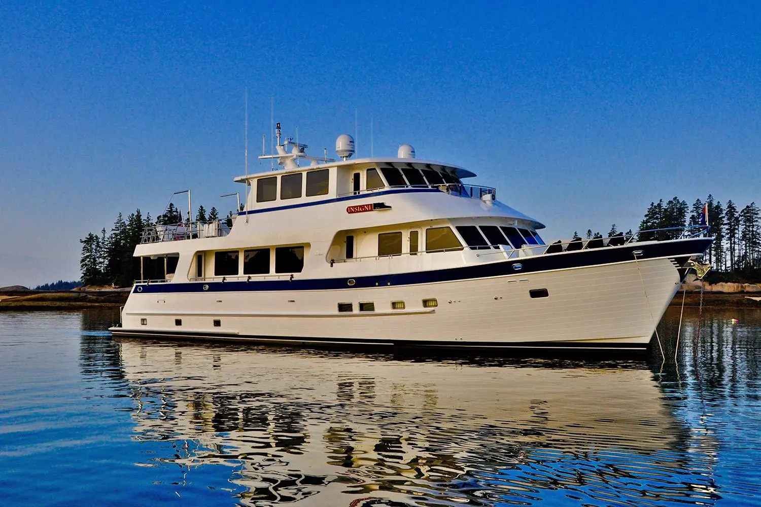 2017 Outer Reef 860 deluxbridge motoryacht