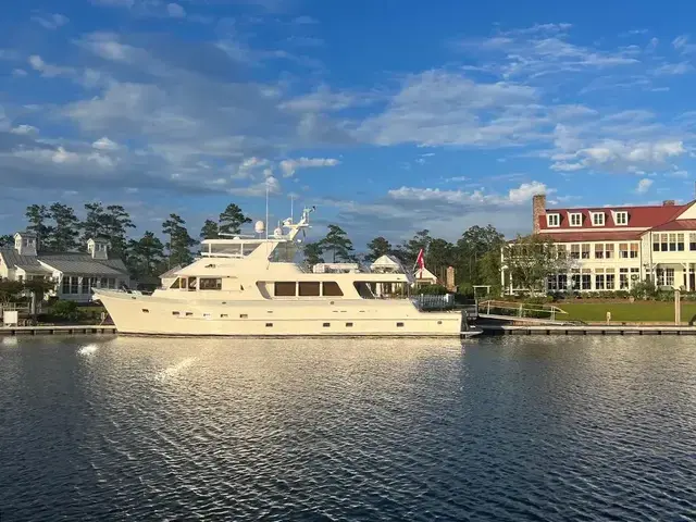 Outer Reef 880 Cockpit Motoryacht