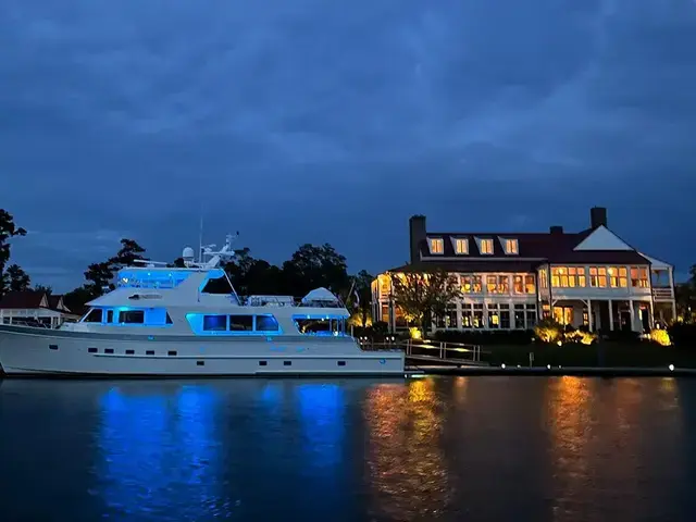 Outer Reef 880 Cockpit Motoryacht