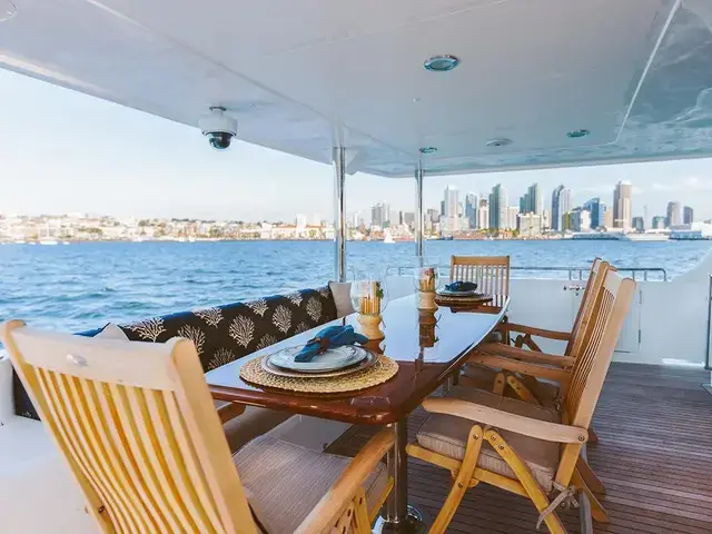 Outer Reef 880 Cockpit Motoryacht