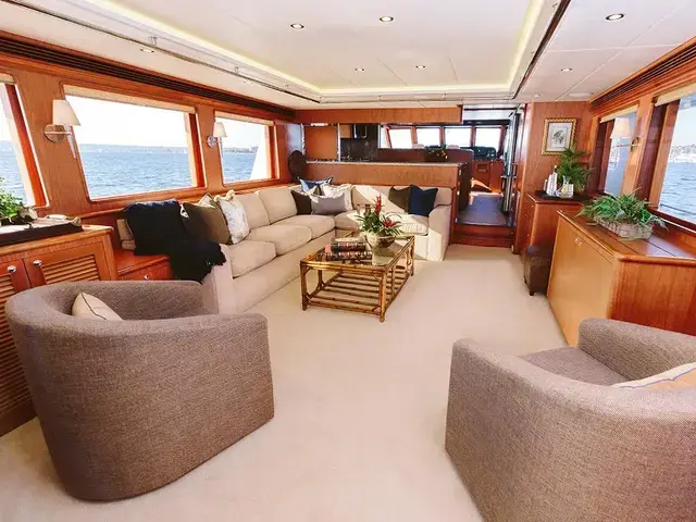 Outer Reef 880 Cockpit Motoryacht