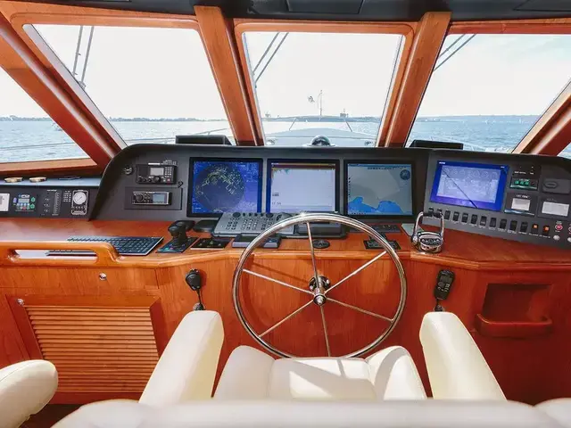 Outer Reef 880 Cockpit Motoryacht